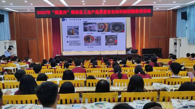 厚植質(zhì)量文化根基 激活發(fā)展內(nèi)生動(dòng)力——郁南縣市場監(jiān)管局四進(jìn)活動(dòng)構(gòu)建質(zhì)量共治新格局照片3.jpg