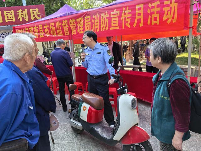 全民消防齊參與 共筑安全“防火墻”——郁南縣市場(chǎng)監(jiān)督管理局組織開(kāi)展2025年“消防宣傳月”活動(dòng)照片2.jpg